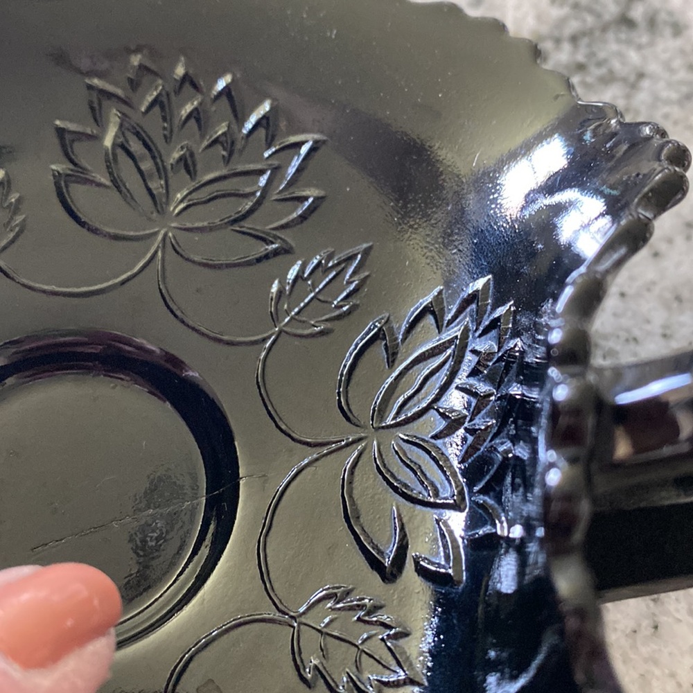 Vintage McKee Black Amethyst Glass “Autumn” Pattern 2 Handled Oval Bowl Dish! - Picture 5 of 7